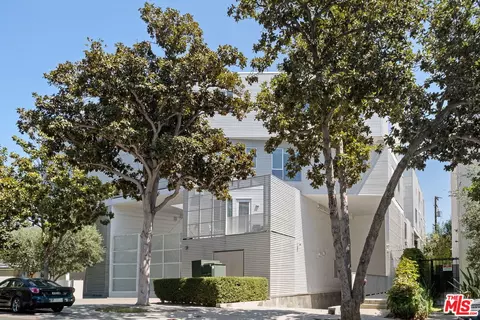 1030 N Kings Rd #201, West Hollywood, CA 90069