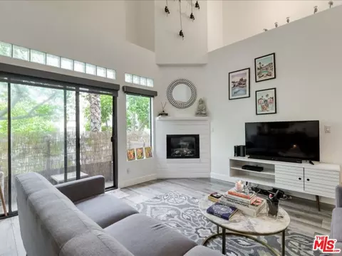 4477 Woodman Ave #304, Sherman Oaks, CA 91423