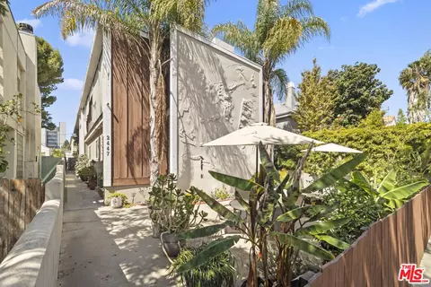 2447 Chelsea Pl, Santa Monica, CA 90404
