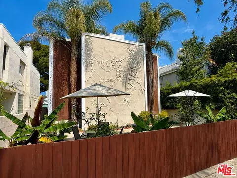 2447 Chelsea Pl, Santa Monica, CA 90404