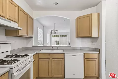 Kitchen - 4692 Carpinteria Ave #26, Carpinteria, CA 93013 photo 2 of 3