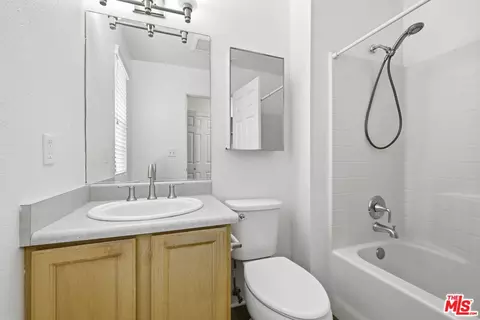 Bath - 4692 Carpinteria Ave #26, Carpinteria, CA 93013 photo 1 of 3