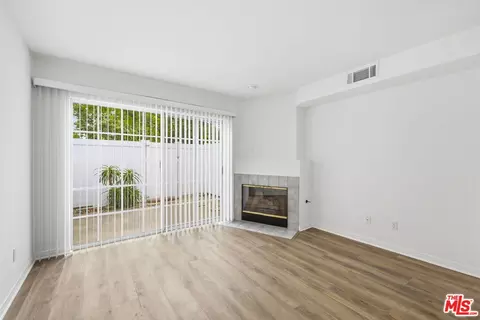 Living - 4692 Carpinteria Ave #26, Carpinteria, CA 93013 photo 2 of 3