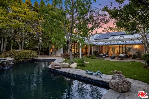 13627 W Sunset Blvd, Pacific Palisades, CA 90272