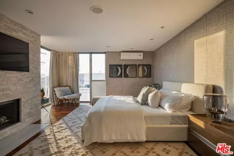 Bedroom - 49 Brooks Ave, Venice, CA 90291 photo 1 of 2