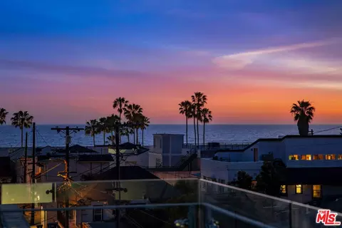 View/Area - 49 Brooks Ave, Venice, CA 90291 photo 1 of 1