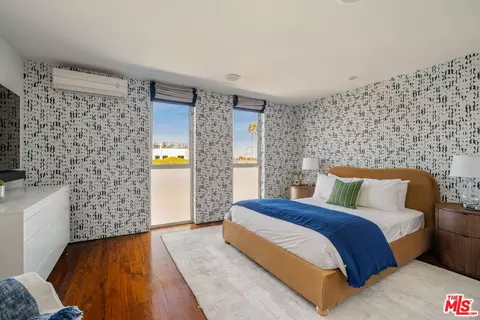 Bedroom - 49 Brooks Ave, Venice, CA 90291 photo 2 of 2