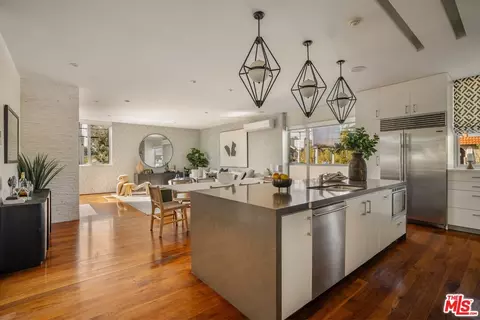 Kitchen - 49 Brooks Ave, Venice, CA 90291 photo 3 of 3