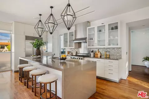 Kitchen - 49 Brooks Ave, Venice, CA 90291 photo 1 of 3
