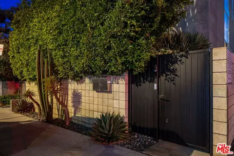 Exterior - 49 Brooks Ave, Venice, CA 90291 photo 6 of 6