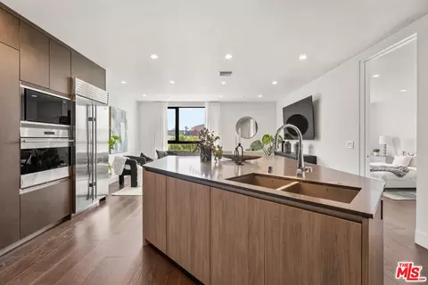 724 N Croft Ave #301, Los Angeles, CA 90069
