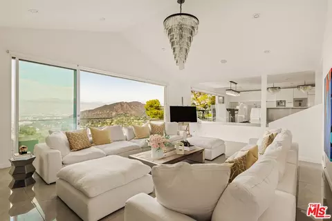 7377 Pyramid Pl, Los Angeles, CA 90046