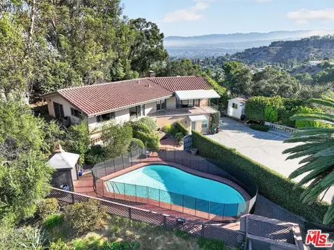 8207 Mulholland Dr, Los Angeles, CA 90046