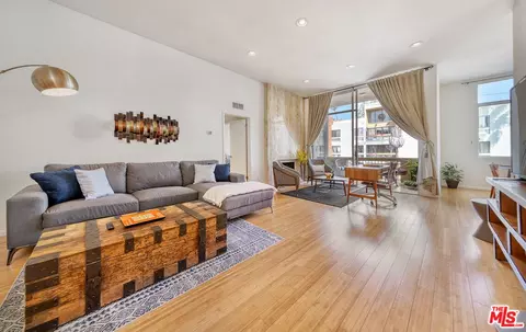 11970 Montana Ave #308, Los Angeles, CA 90049