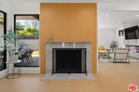 Living - 5253 Buffalo Ave, Sherman Oaks, CA 91401 photo 4 of 4