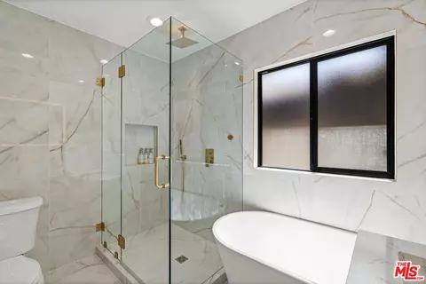 Bath - 5253 Buffalo Ave, Sherman Oaks, CA 91401 photo 2 of 4