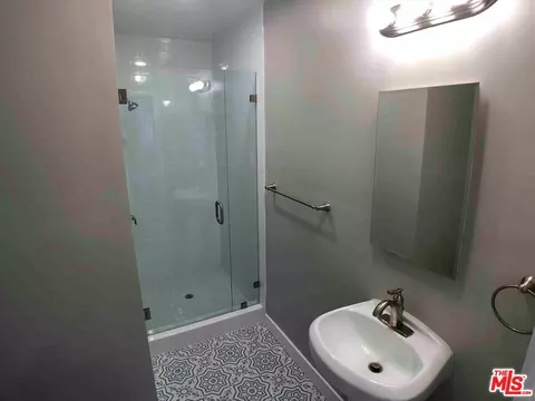 Bath - 2270 White St, Pasadena, CA 91107 photo 1 of 6