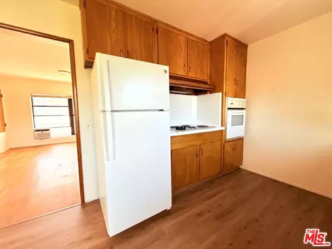 Kitchen - 2270 White St, Pasadena, CA 91107 photo 2 of 5
