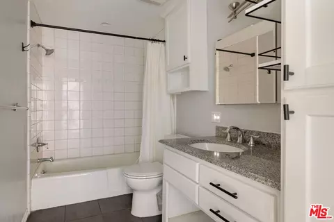Bath - 1935 Alpha Rd #323, Glendale, CA 91208 photo 1 of 1