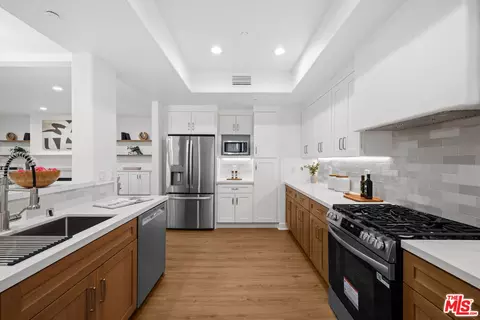 11115 Acama St #104, Studio City, CA 91602