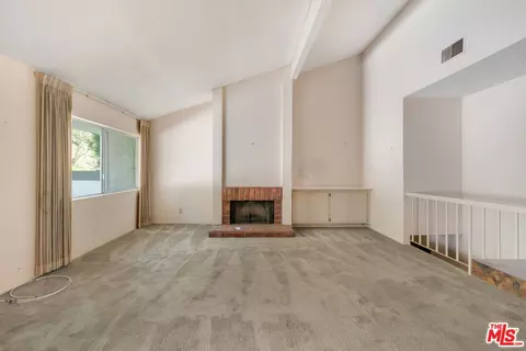 17105 Palisades Cir, Pacific Palisades, CA 90272