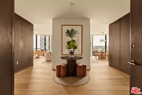 211 W Elm Ct #29A, Los Angeles, CA 90067