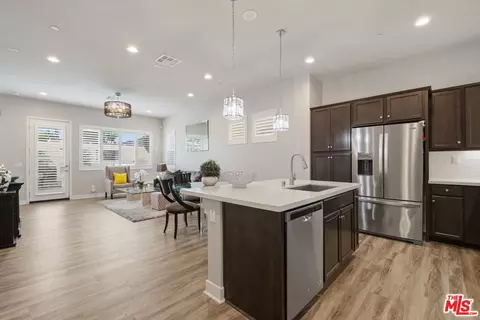 547 Daniel Freeman Cir, Inglewood, CA 90301