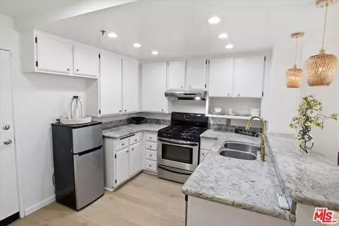 5143 Bakman Ave #203, North Hollywood, CA 91601
