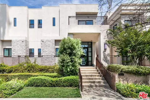 18723 Redwing St, Tarzana, CA 91356