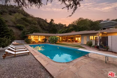 7230 Outpost Cove Dr, Los Angeles, CA 90068