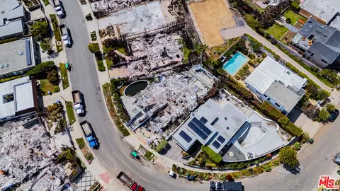 18105 Wakecrest Dr, Malibu, CA 90265