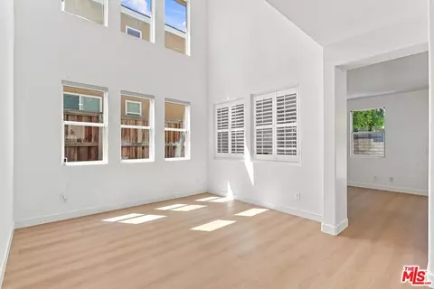 Living - 19327 Ackerman Ave, Santa Clarita, CA 91321 photo 3 of 7