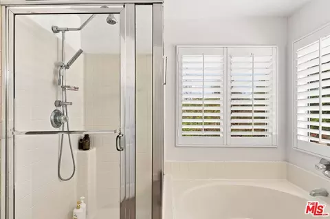 Bath - 19327 Ackerman Ave, Santa Clarita, CA 91321 photo 5 of 6