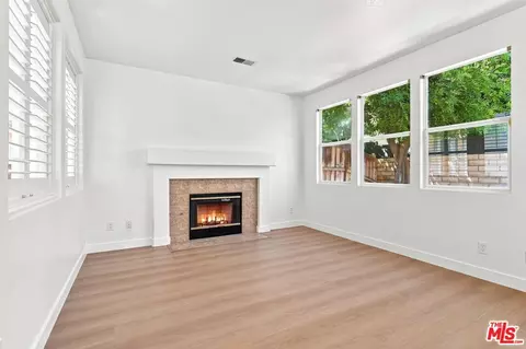 Living - 19327 Ackerman Ave, Santa Clarita, CA 91321 photo 5 of 7