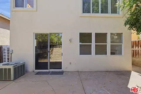 Exterior - 19327 Ackerman Ave, Santa Clarita, CA 91321 photo 5 of 8