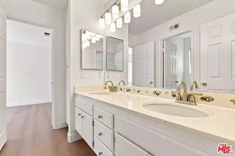 Bath - 19327 Ackerman Ave, Santa Clarita, CA 91321 photo 3 of 6