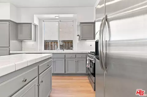 Kitchen - 19327 Ackerman Ave, Santa Clarita, CA 91321 photo 3 of 4
