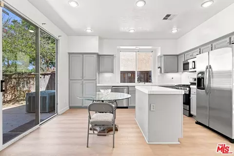 Kitchen - 19327 Ackerman Ave, Santa Clarita, CA 91321 photo 1 of 4