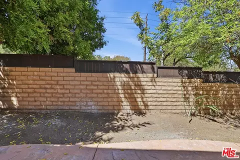 Exterior - 19327 Ackerman Ave, Santa Clarita, CA 91321 photo 7 of 8