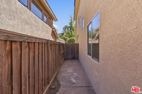 Exterior - 19327 Ackerman Ave, Santa Clarita, CA 91321 photo 8 of 8