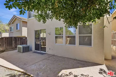 Exterior - 19327 Ackerman Ave, Santa Clarita, CA 91321 photo 4 of 8