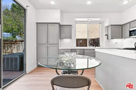 Kitchen - 19327 Ackerman Ave, Santa Clarita, CA 91321 photo 4 of 4