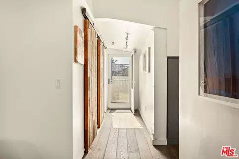 Entry Way - 615 Hampton Dr #B301, Venice, CA 90291 photo 3 of 4