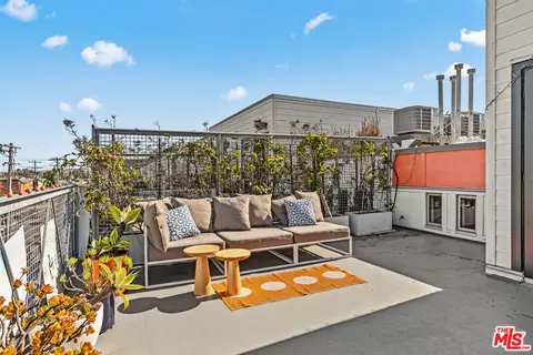 Exterior - 615 Hampton Dr #B301, Venice, CA 90291 photo 2 of 3