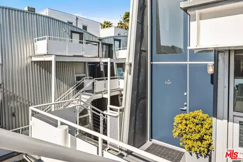 Exterior - 615 Hampton Dr #B301, Venice, CA 90291 photo 3 of 3