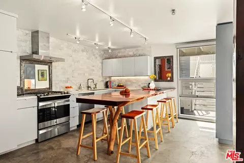 Kitchen - 615 Hampton Dr #B301, Venice, CA 90291 photo 2 of 3