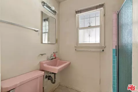 Bath - 909 E Nordby St, Carson, CA 90746 photo 3 of 3