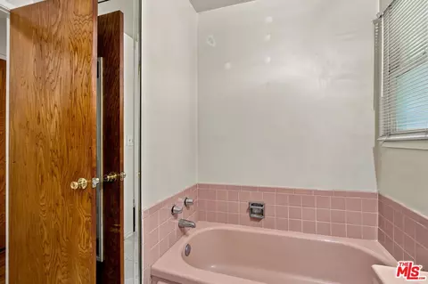 Bath - 909 E Nordby St, Carson, CA 90746 photo 2 of 3