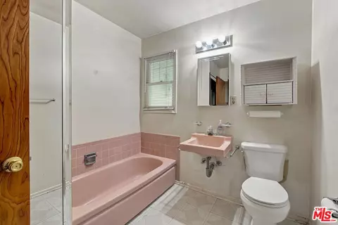 Bath - 909 E Nordby St, Carson, CA 90746 photo 1 of 3