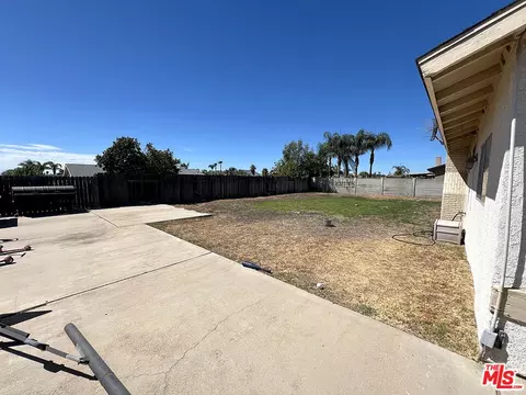 837 W Fontlee Ln, Bloomington, CA 92316 photo 3